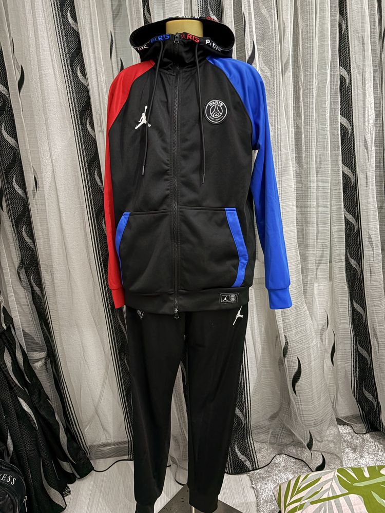 Jordan x PSG & Nike x Barcelona анцузи