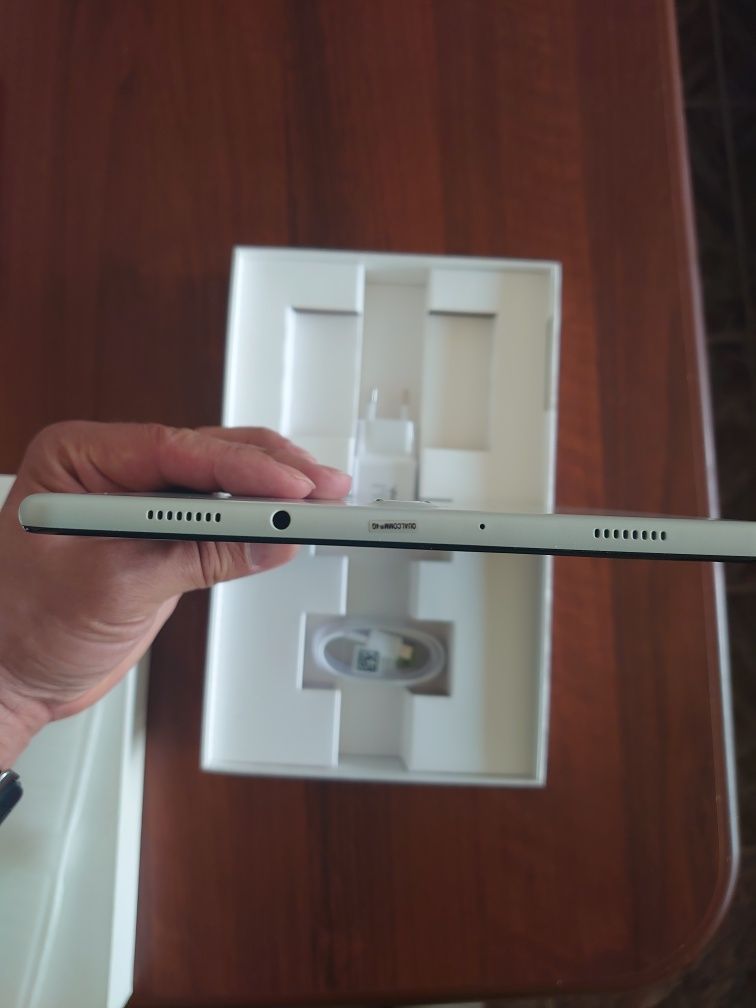Samsung tab A T595 LTE