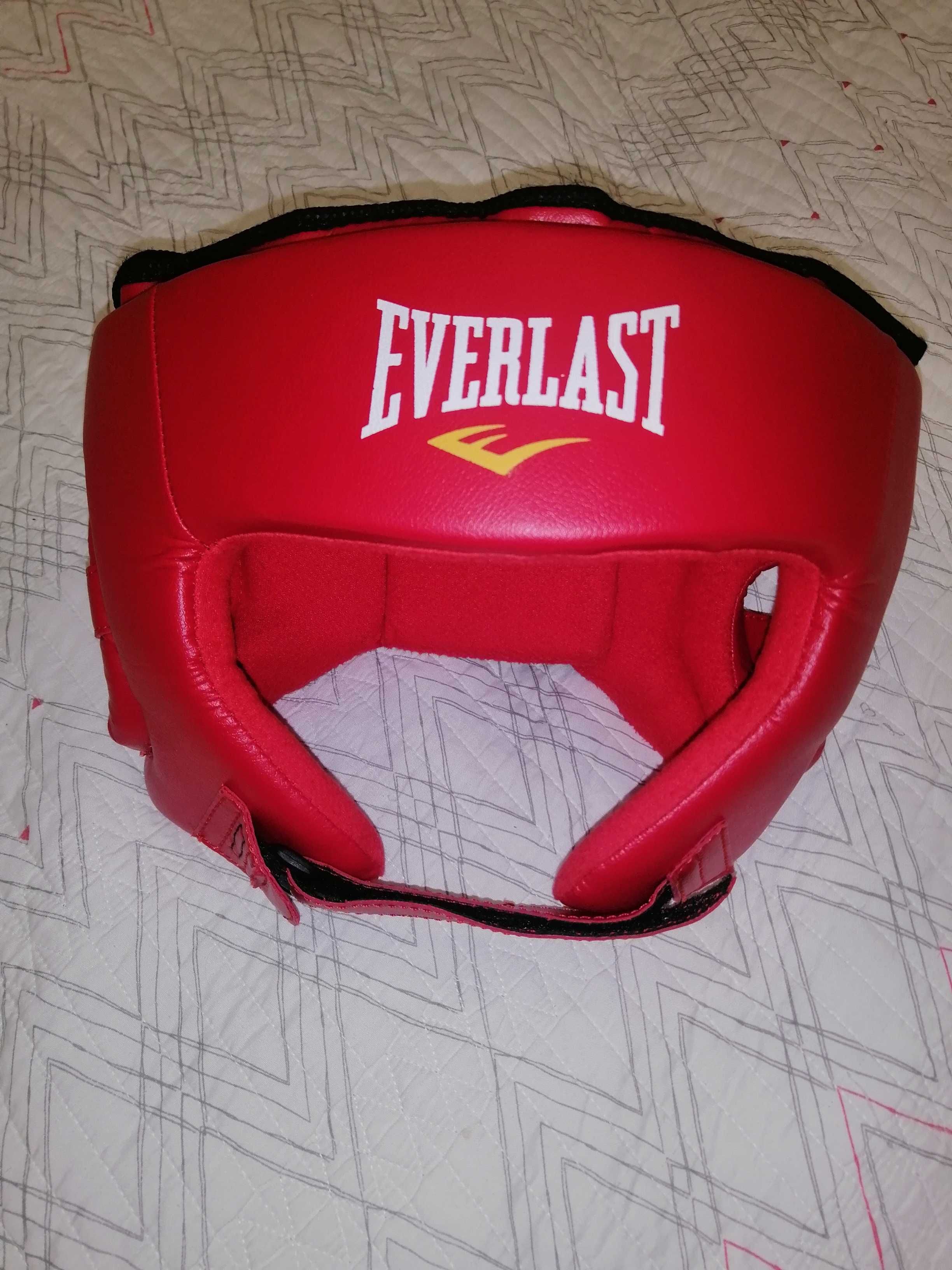 Защитный шлем для бокса