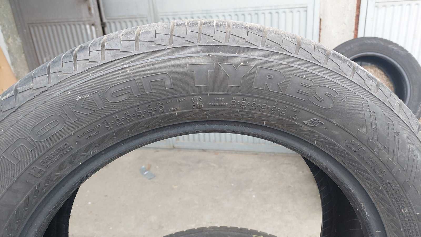 Nokian  215/60 R17 2бр.