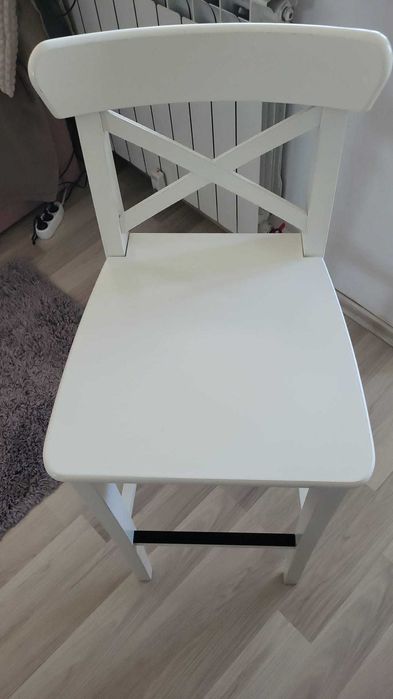 vând 2 scaune de bar model Ikea