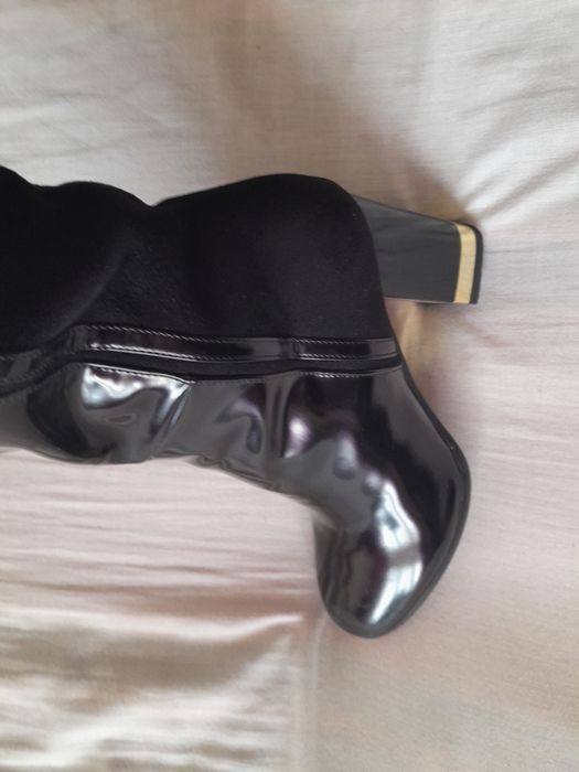 Елегантни черни ботуши-намалени