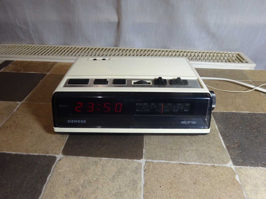Aparat radio cu ceas vintage /Siemens Alpha RG220