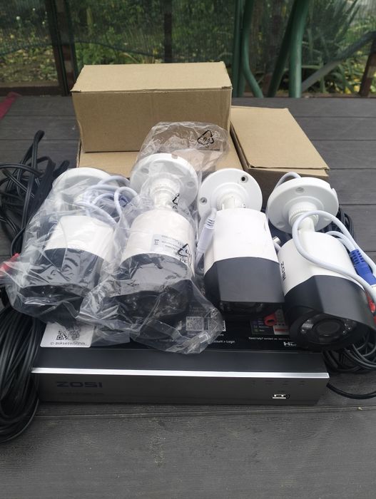 Kit sistem supraveghere cu 4 camere si Dvr