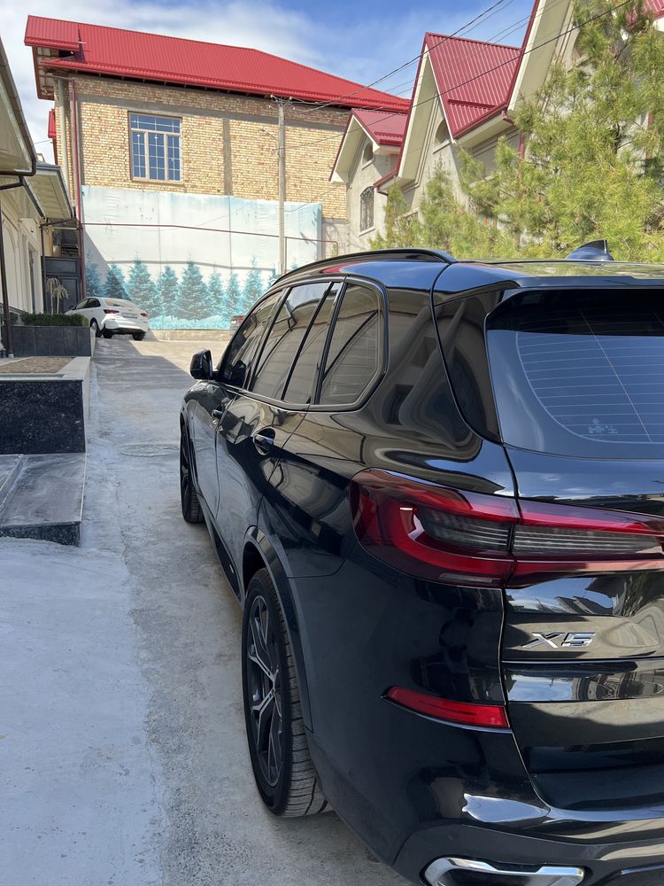 Продаётся BMW X5 40i M package