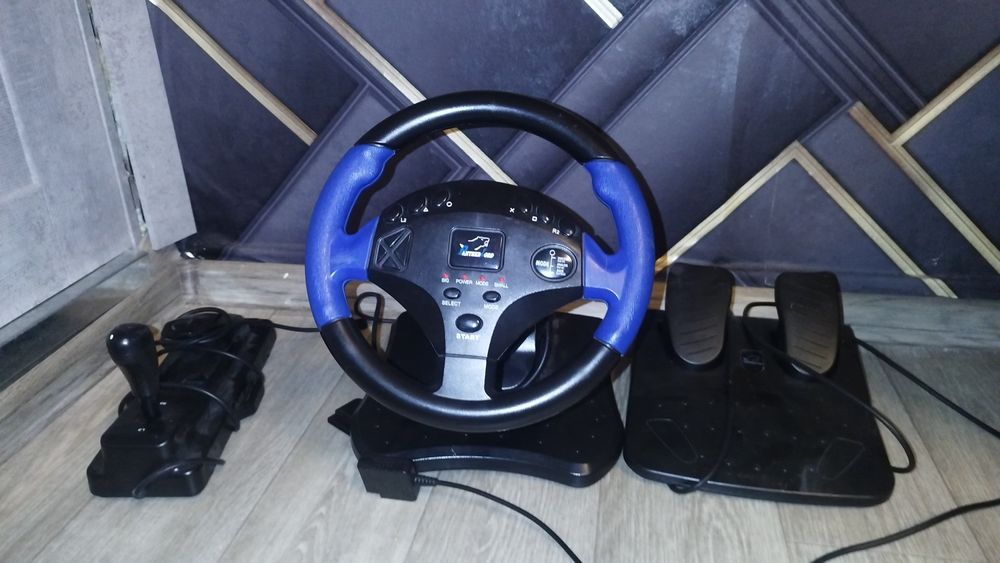 Продаю руль с педалями