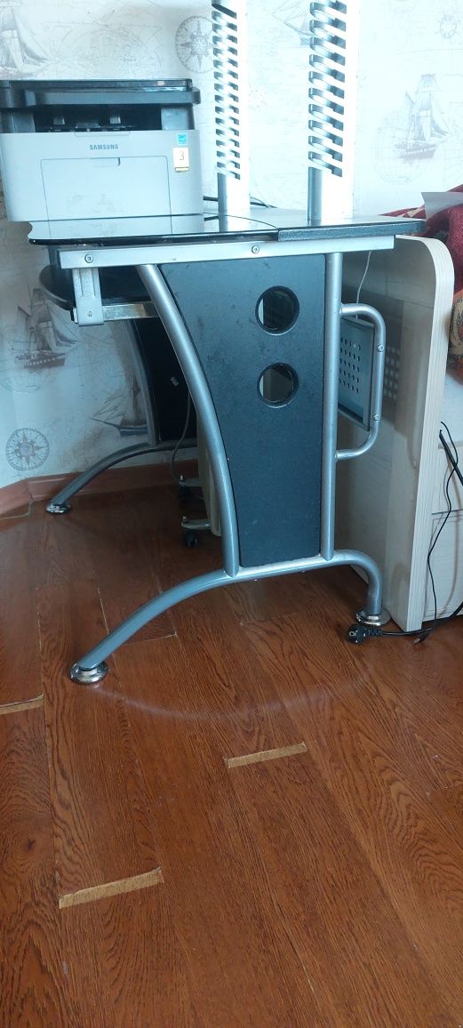 Стол для компьютера