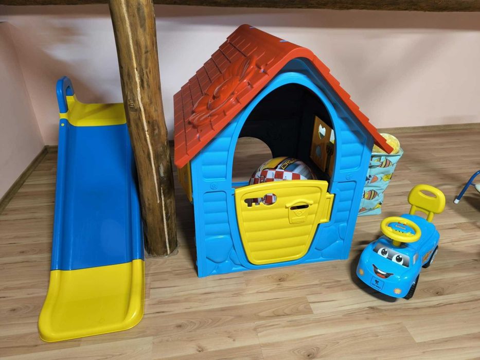 Къщичка, пързалка и кола за бутане