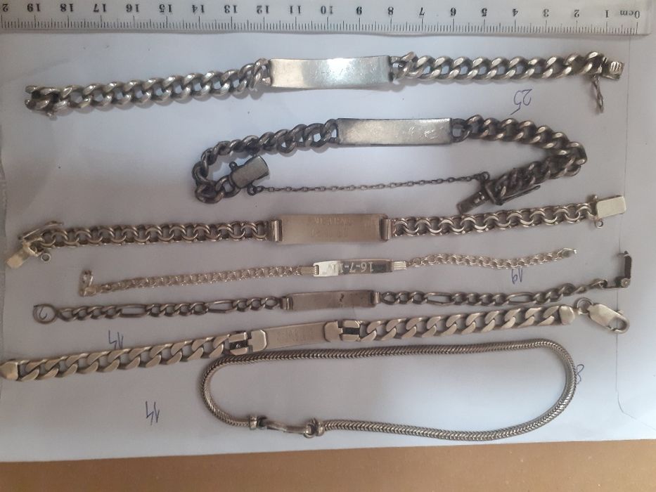 Diferite bratari din argint si un colier vechi