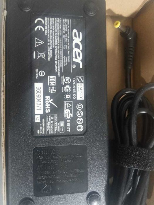 на мощный игровой ноутбук Acer или на моно-блок зарядка блок питания