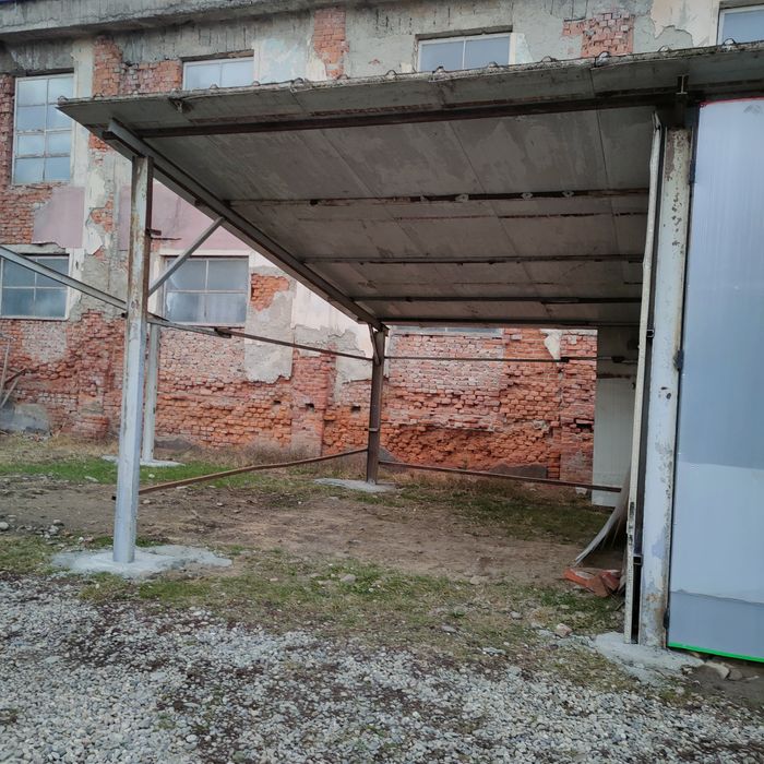 Închiriez convenabil spațiu comercial