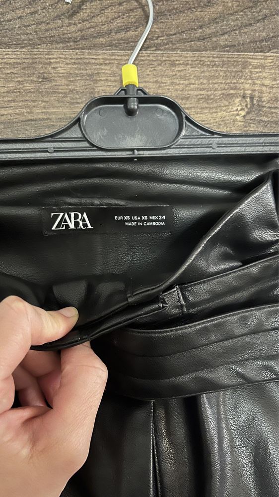 Кожаные шорты Zara