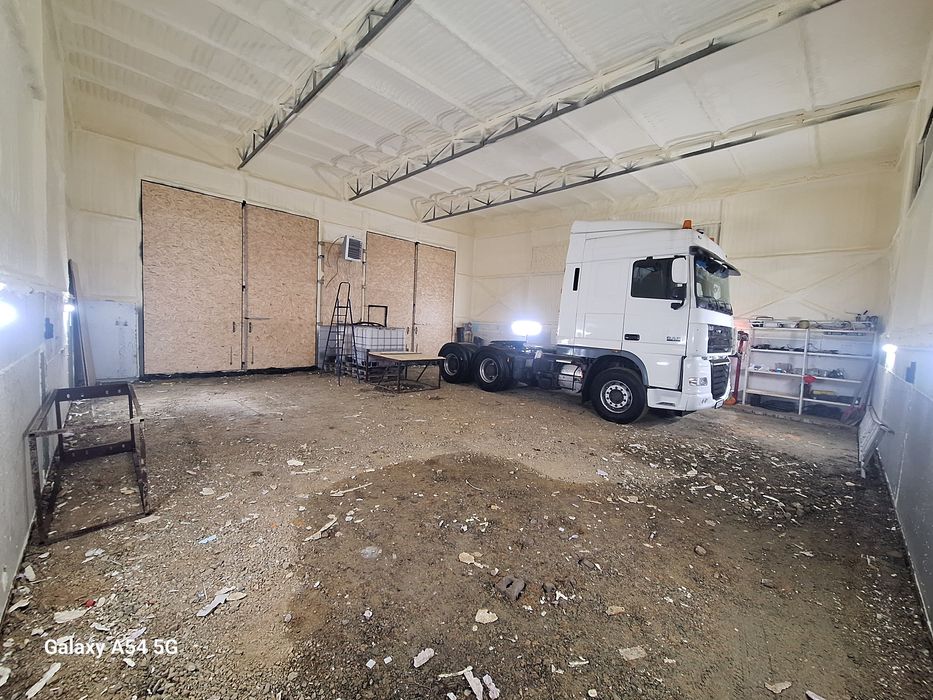 Грузовой теплый бокс для ремонта  спецтехники.