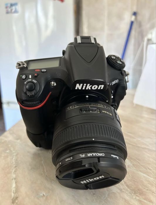 camera Nikon d810+ grip+2 baterii extra+obiectiv nikkor 85.mm