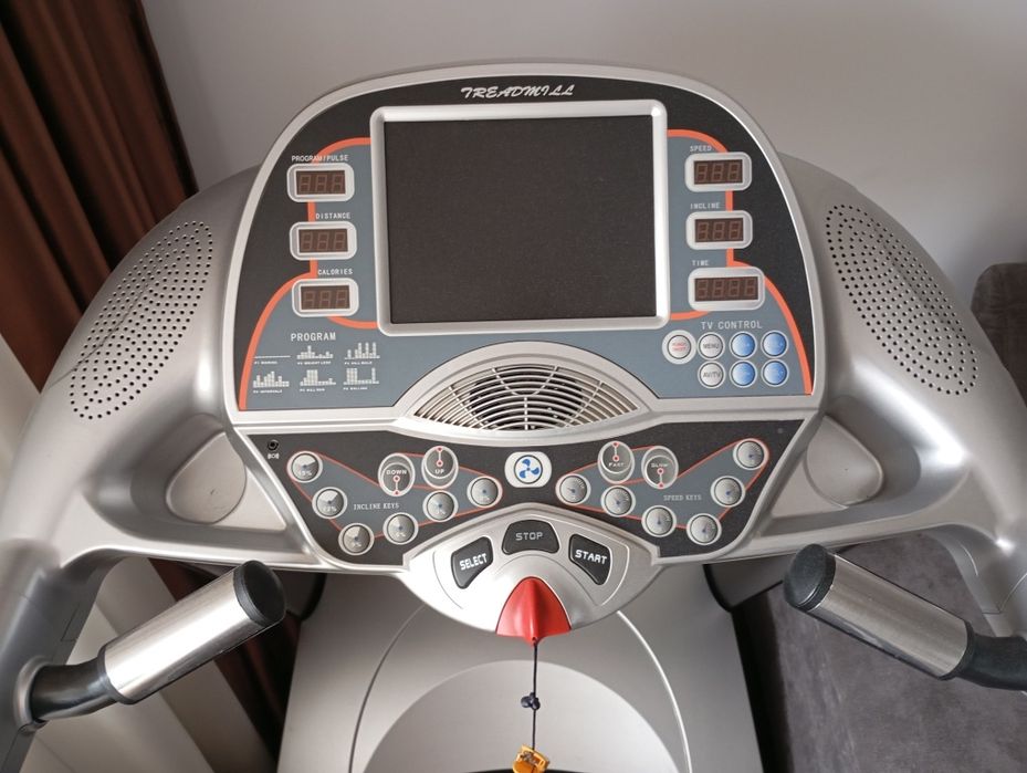 Vând banda de alergat profesională