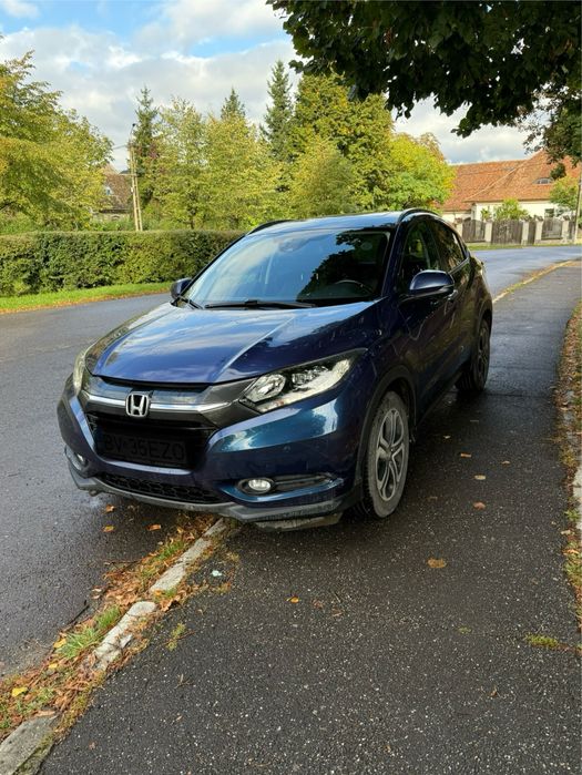 Honda HR-V 1.5 i - V tec Executive  Automatic -Panoramic -navi -camera