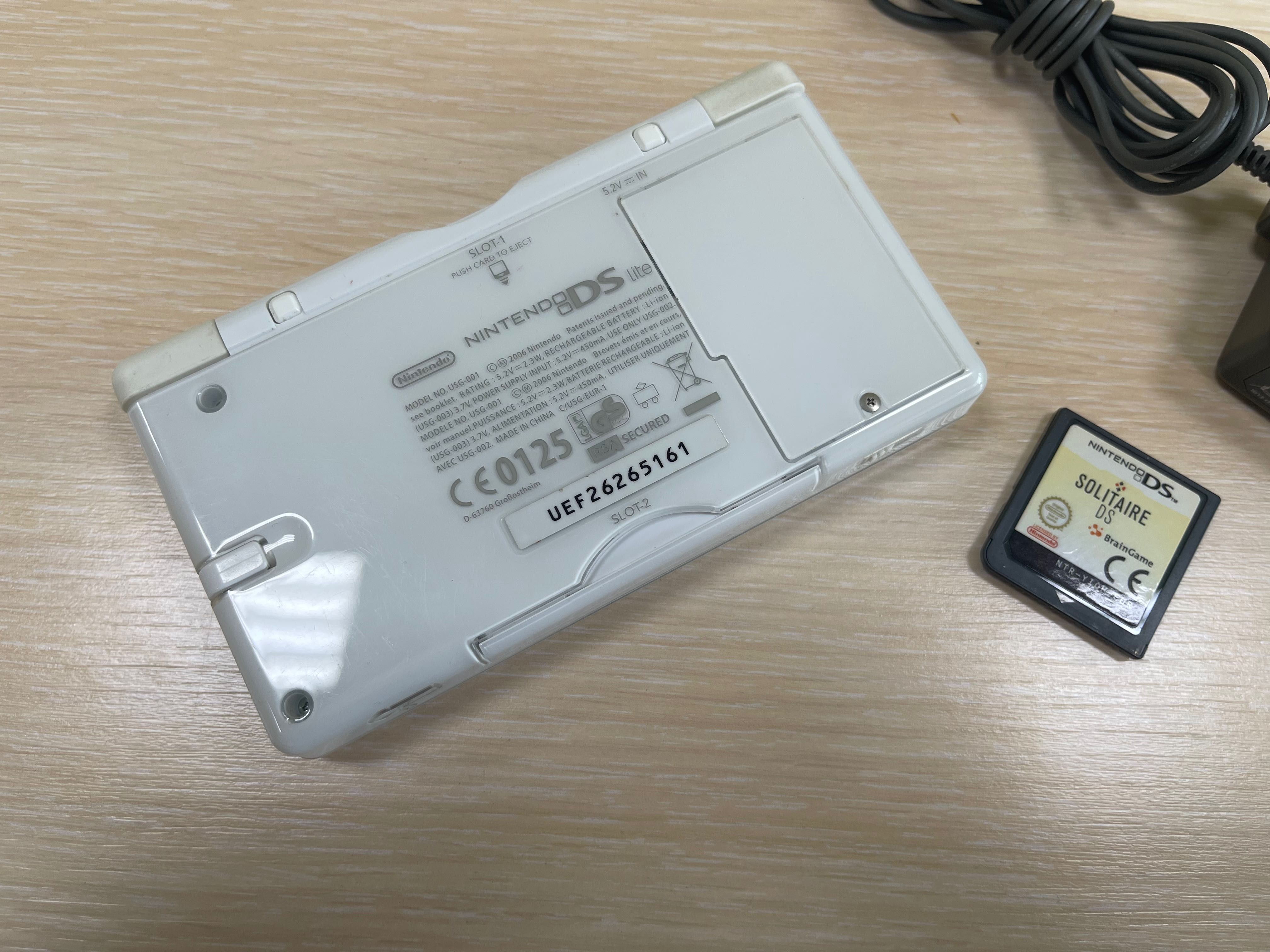 Оригинален Nintendo DS Lite – Бял + Адаптер + Писалка + Подарък игра