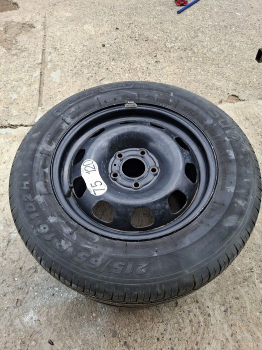 O Janta si doua anvelope Duster 215 65 R16 rezerva