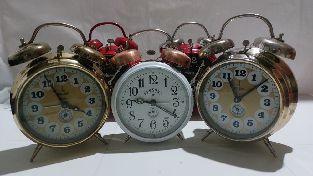 ceas de masă Aradora