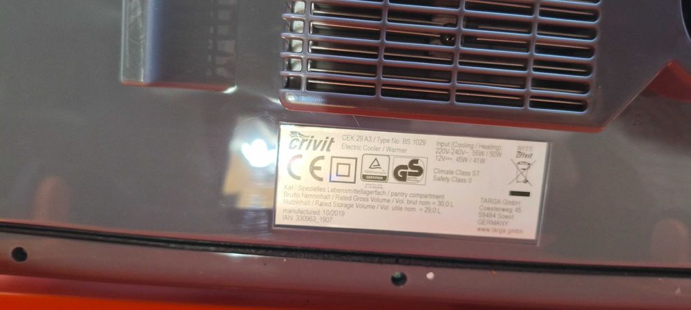 Електрическа хладилна кутия (12 и 220в*)