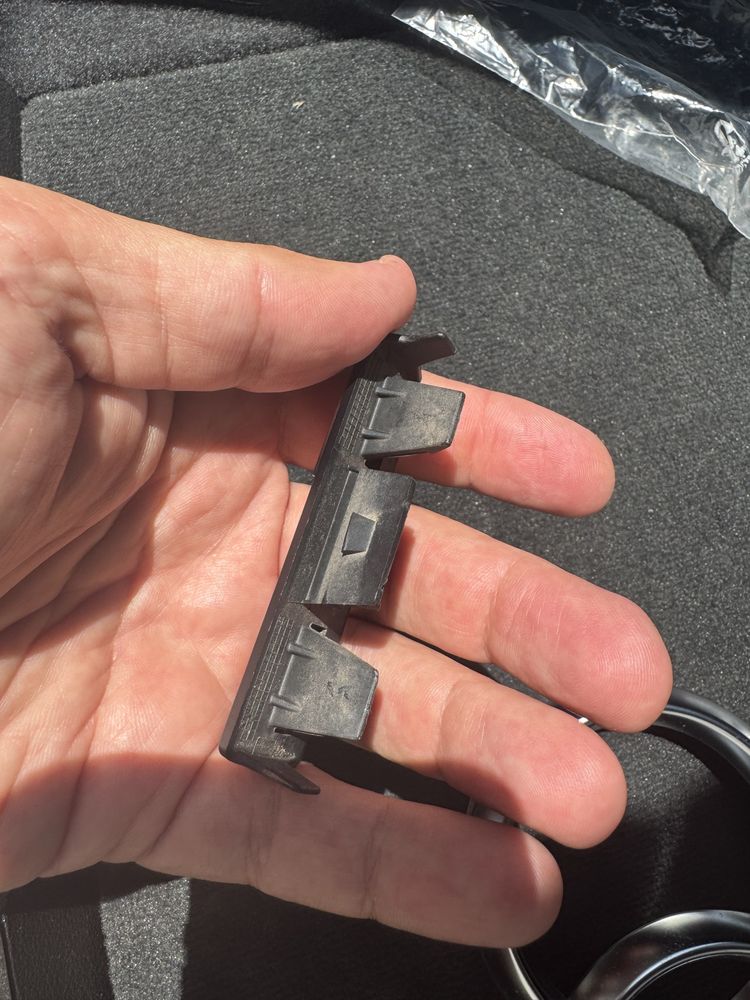 Accesorii Audi, sigla frontala audi, sigla grila Sline