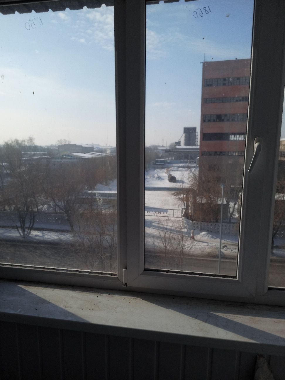Продам 1комнатную тёплую не угловую квартиру