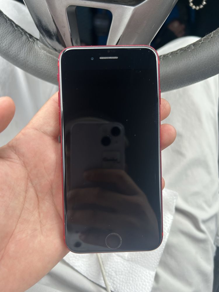 Iphone se 2020 red