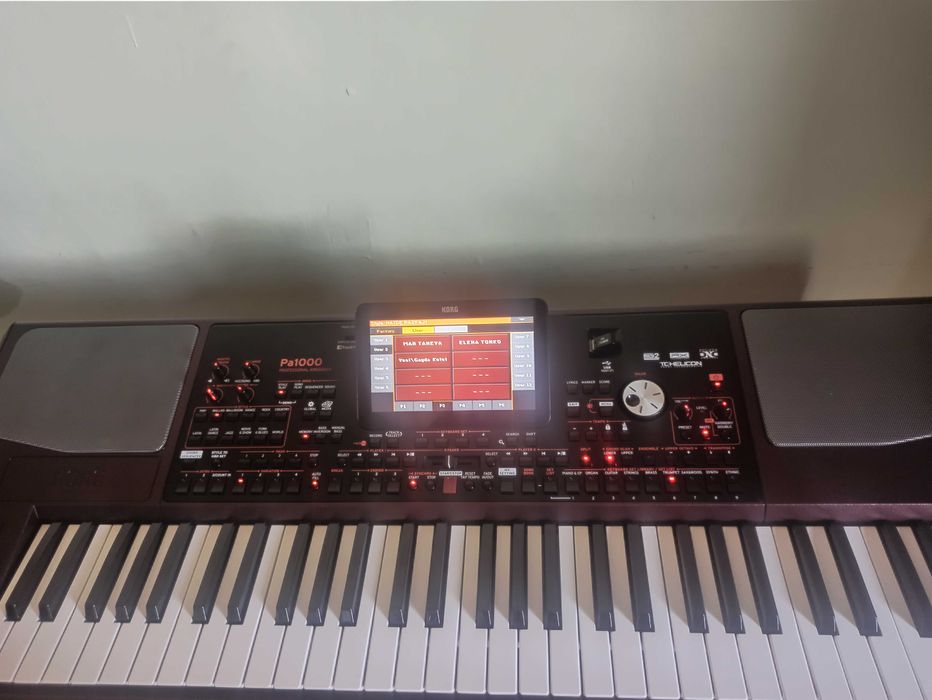 Продавам korg pa 1000