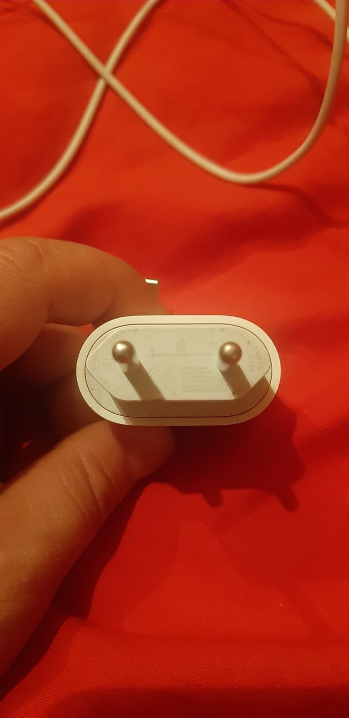 Зарядное устроиства iphone