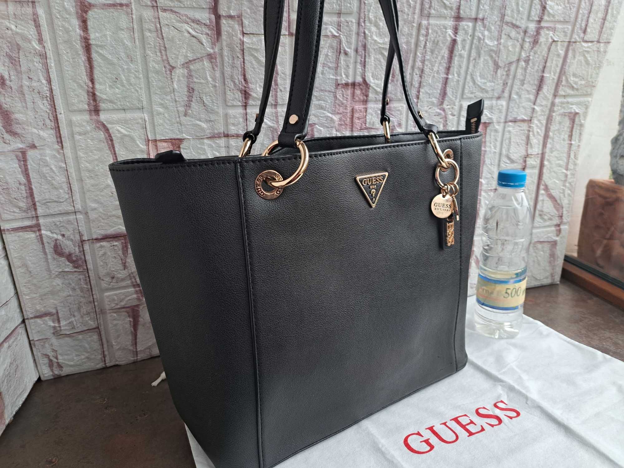 дамска чанта,GUESS-черна чанта,гес