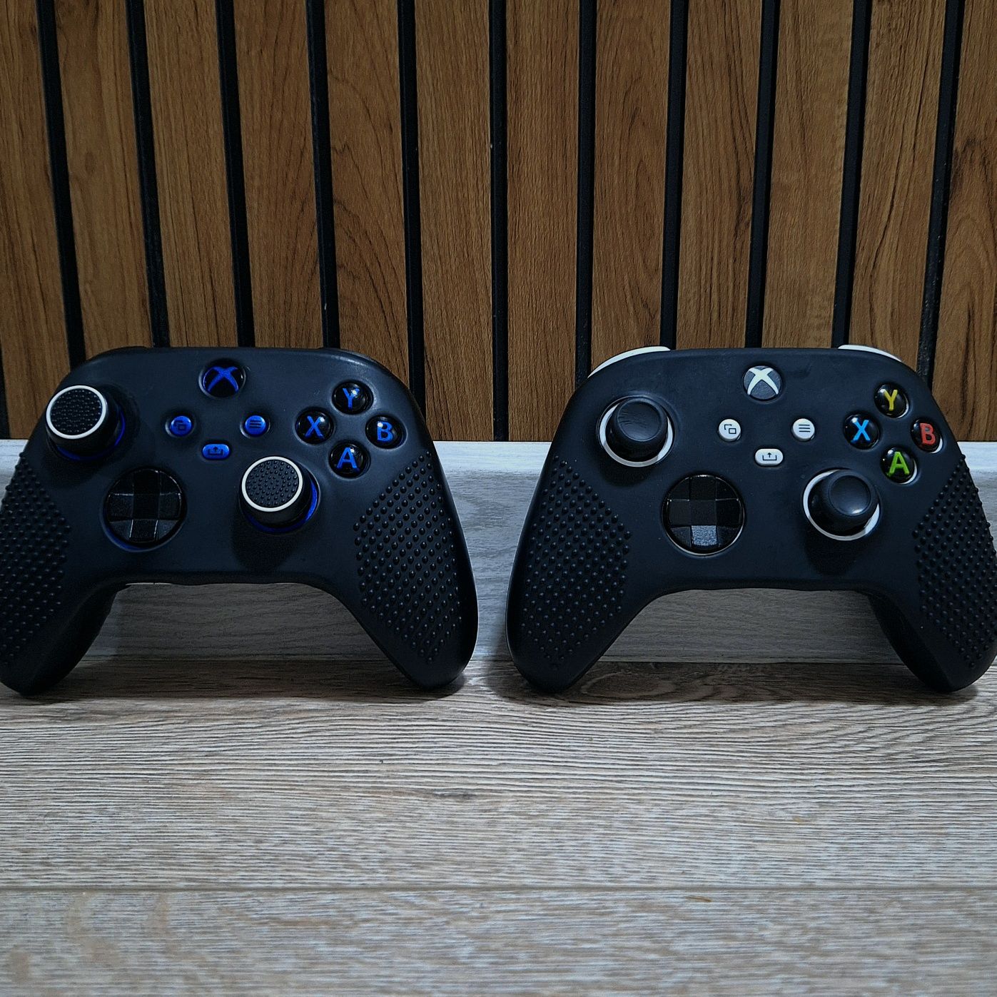 Xbox Series X+2 геймпада