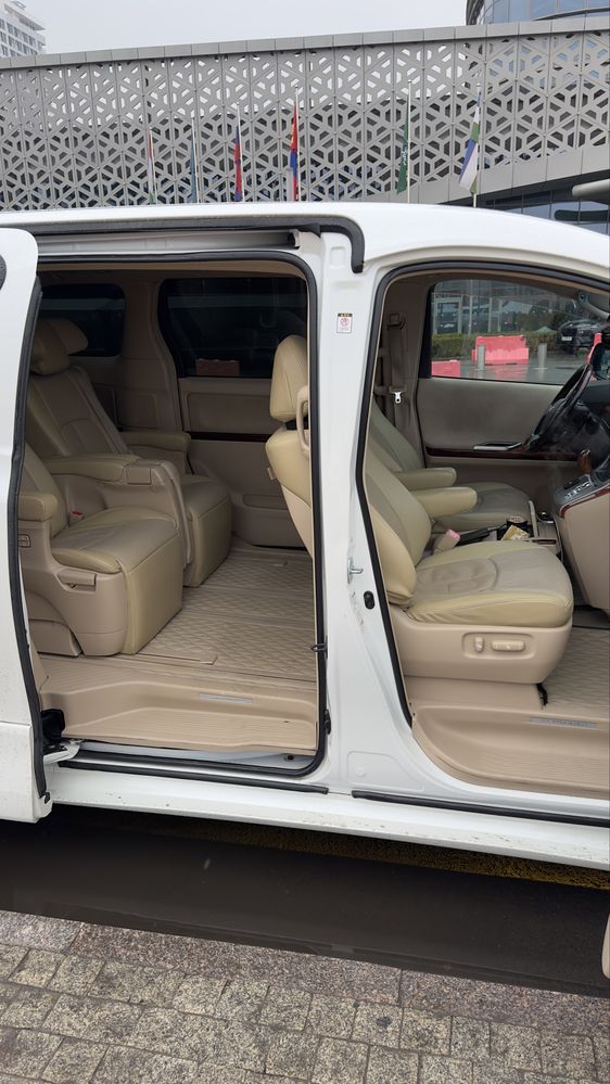Toyota Alphard 3.5 sotiladi