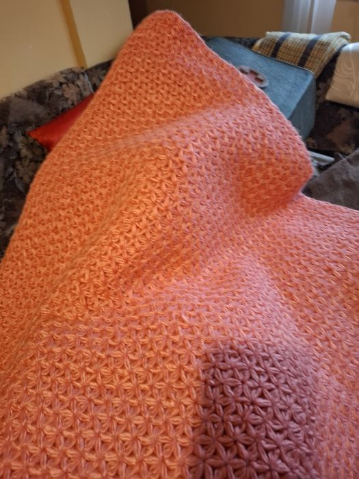 Плетена покривка за спалня