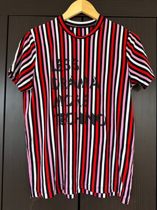 Тениски на райе: синя и less drama, more techno