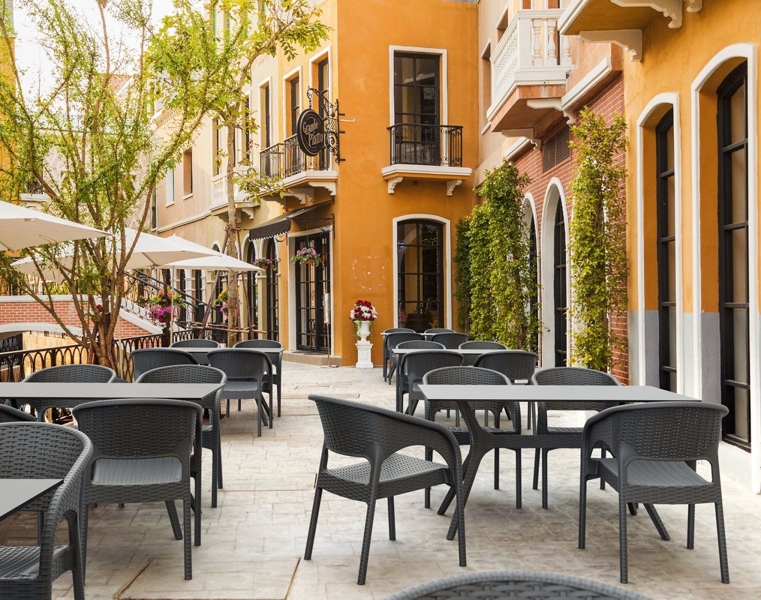 Пластиковые , стулья, столы для кафе и ресторанов, зоны отдыха