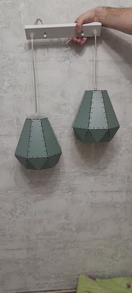 Продам металлическую люстру