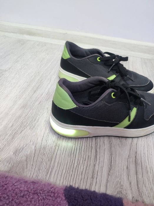 Маратонки ADIDAS  ном.35