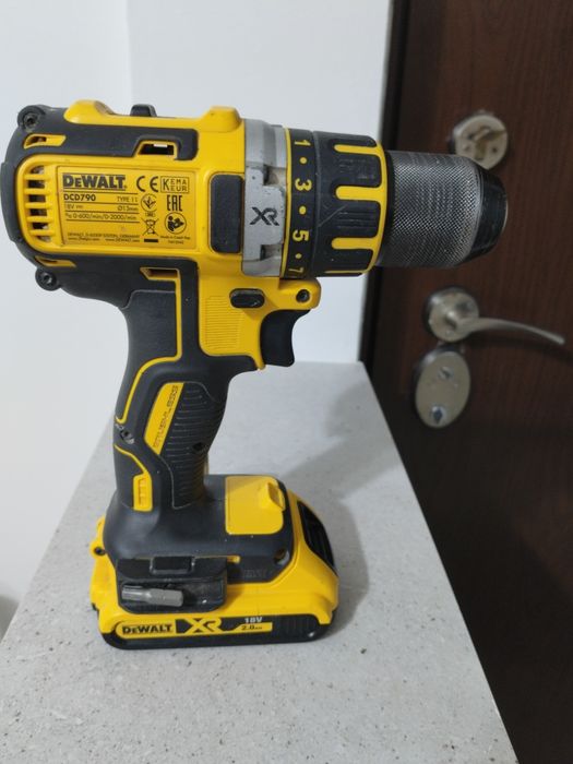 Dewalt  DCD790 filetantă cu acumulator