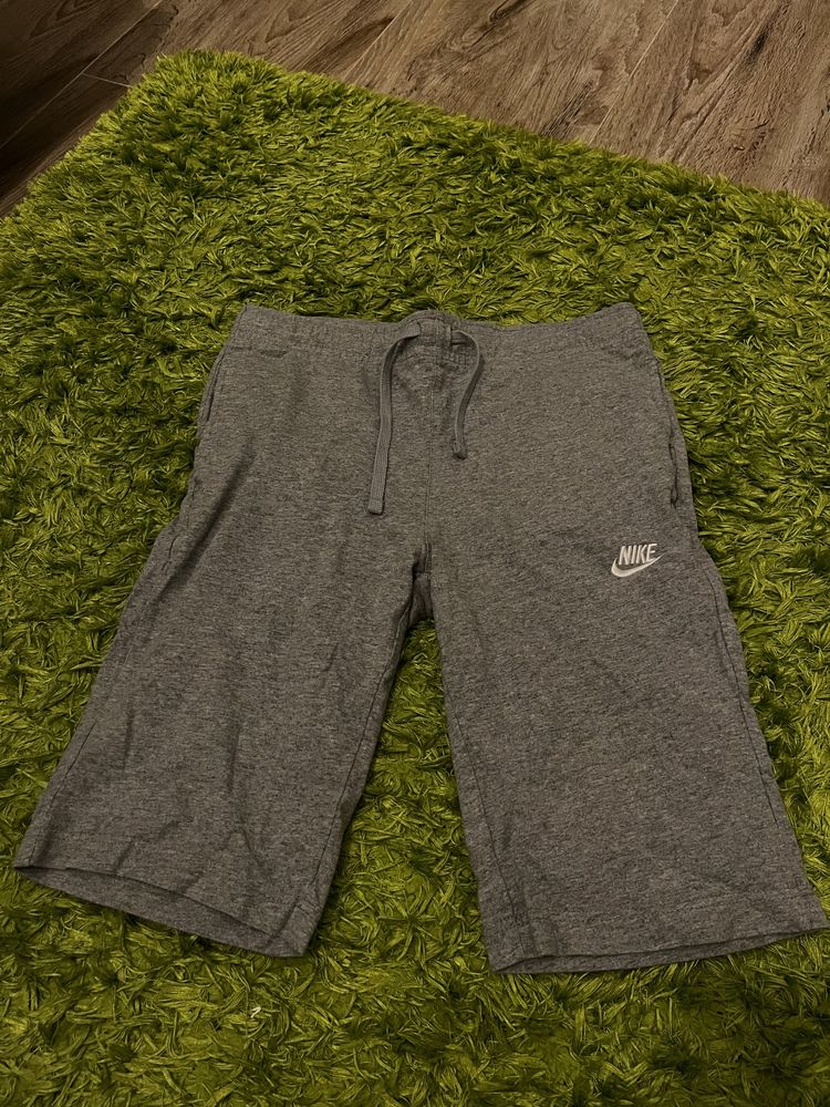 Pantaloni scurti gri Nike