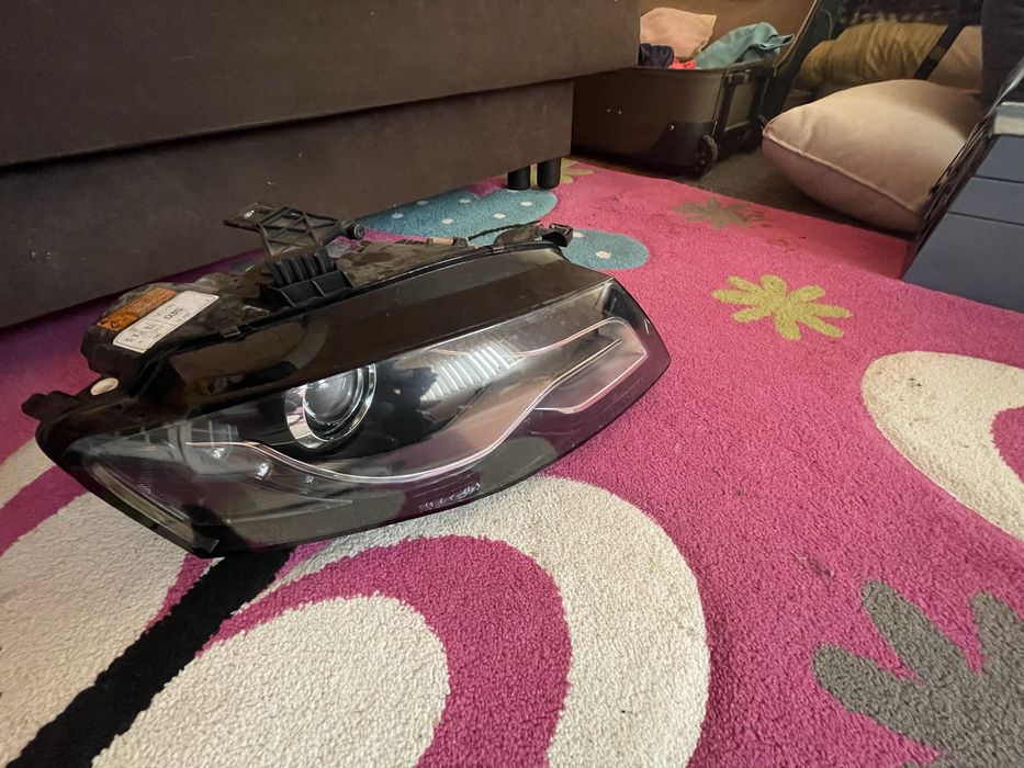 Vând far audi a4 b8 bi xenon