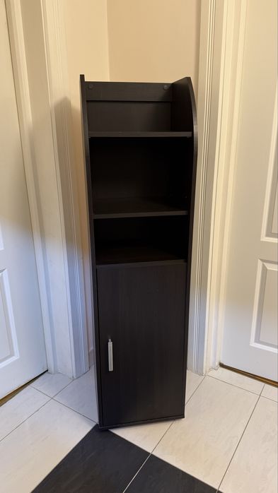 Dulap ingust cu rafturi