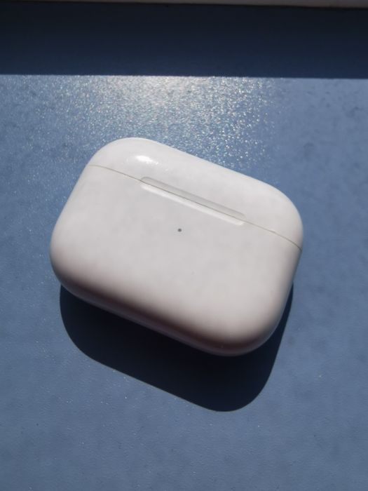 Apple Airpods Pro зареждаща кутия