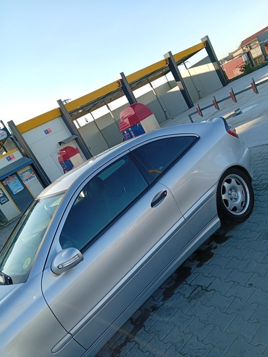 Vând Mercedes C200 CDi