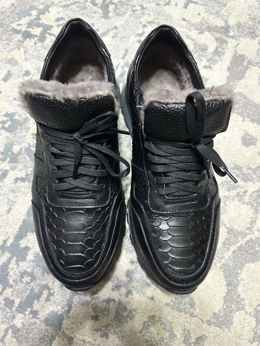 Кожанный аяк киім сатылады