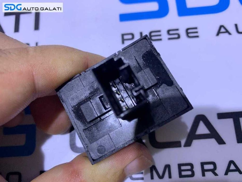 Consola Butoane Geamuri Usa Portiera Sofer Stanga Fata cu 4 Pini VW Caddy 2003 - 2015 Cod 1K3959857A [D0338]