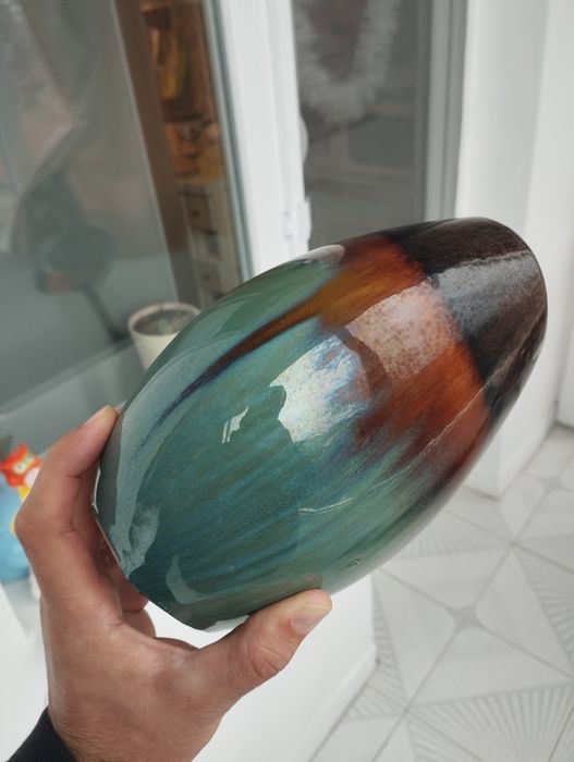 Много красива малка ваза