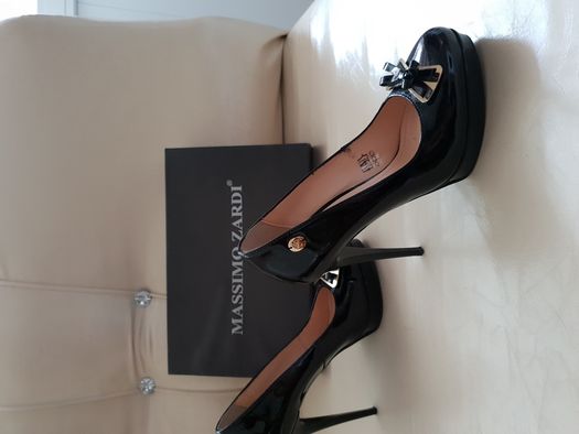 Дамски сандали на Versace и на Massimo Zardi