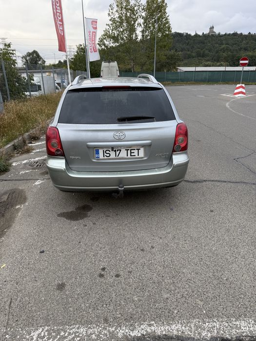 Toyota Avensis stare buna km originali am istoria pe cal vertical