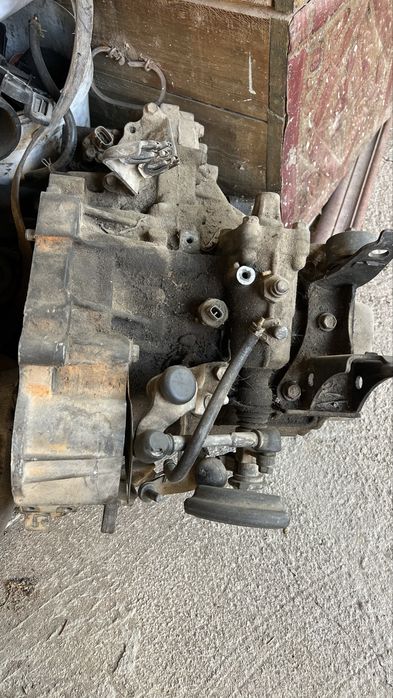 Тойота Авенсис Версо Мкпп D4D 2,4 дизел каропка механика