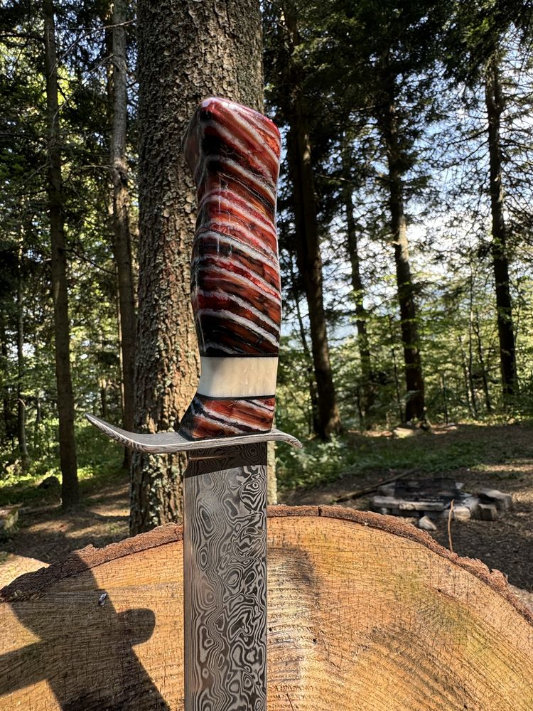 Ръчно изработен нож от дамаска стомана Damasteel